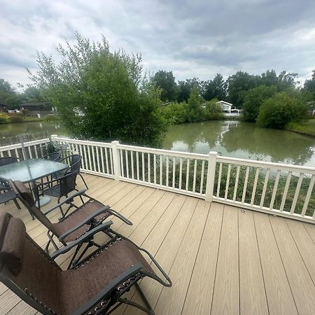 Luxury Lakeside Lodge L2 With Hot Tub Situated At Tattershall Lakes Country Park ภายนอก รูปภาพ